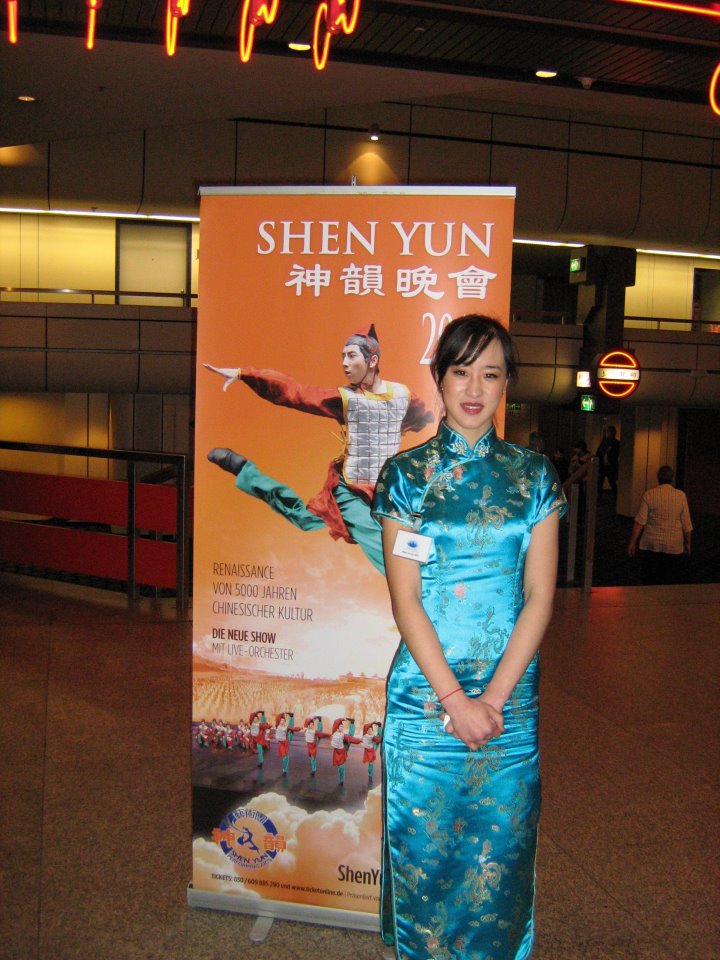 Співробітниця Shen Yun